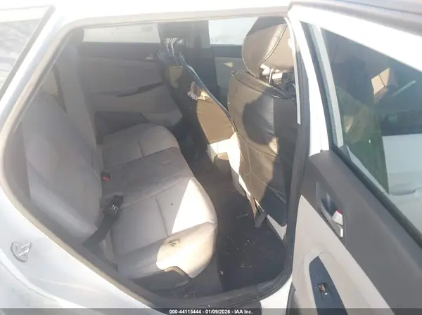 KM8J3CA48JU769169 2018 HYUNDAI TUCSON - Image 8