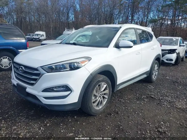 KM8J3CA48JU773075 2018 HYUNDAI TUCSON - Image 2