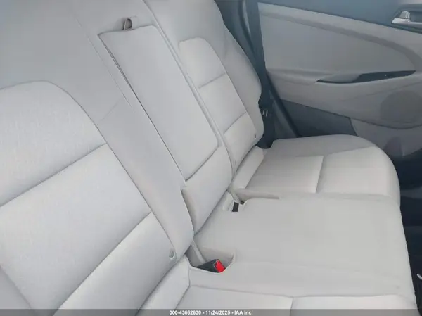 KM8J3CA48JU773075 2018 HYUNDAI TUCSON - Image 8