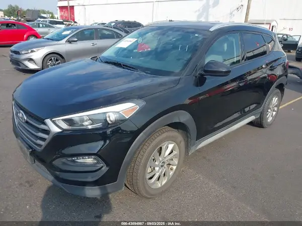 KM8J3CA48JU773089 2018 HYUNDAI TUCSON - Image 2
