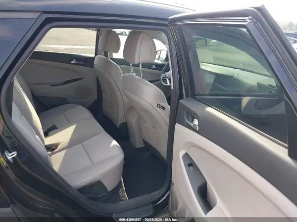KM8J3CA48JU773089 2018 HYUNDAI TUCSON - Image 8