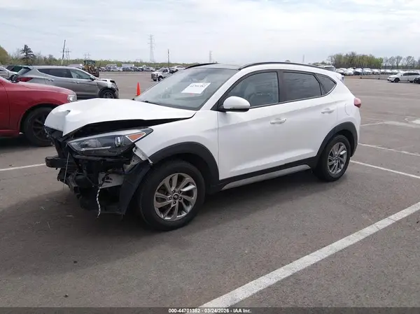 KM8J3CA48JU774159 2018 HYUNDAI TUCSON - Image 2