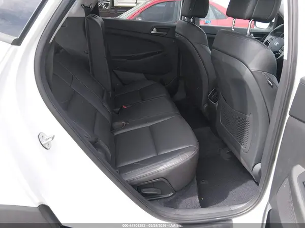 KM8J3CA48JU774159 2018 HYUNDAI TUCSON - Image 8