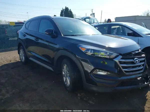KM8J3CA48JU776199 2018 HYUNDAI TUCSON - Image 1