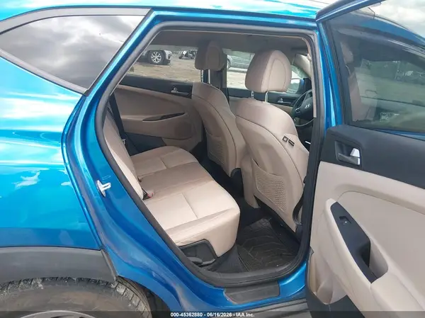 KM8J3CA48JU783010 2018 HYUNDAI TUCSON - Image 8