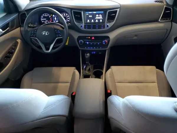 KM8J3CA48JU799739 2018 HYUNDAI TUCSON - Image 8