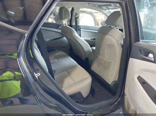 KM8J3CA48JU809332 2018 HYUNDAI TUCSON - Image 8
