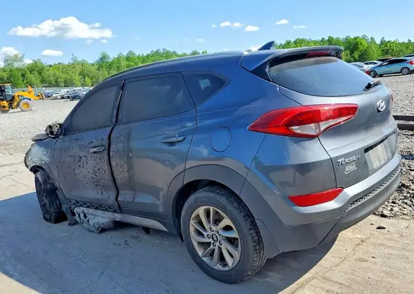 KM8J3CA48JU821030 2018 HYUNDAI TUCSON - Image 2