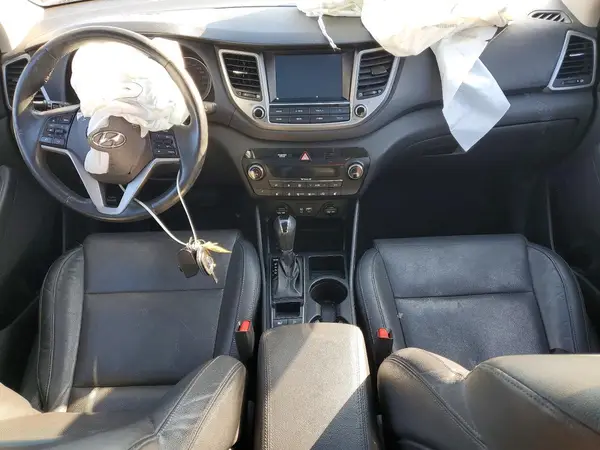KM8J3CA48JU824929 2018 HYUNDAI TUCSON - Image 8