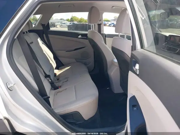 KM8J3CA48KU031681 2019 HYUNDAI TUCSON - Image 8