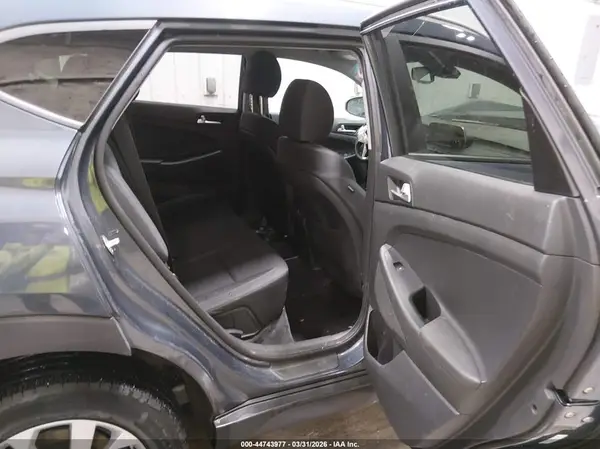 KM8J3CA48KU984696 2019 HYUNDAI TUCSON - Image 8