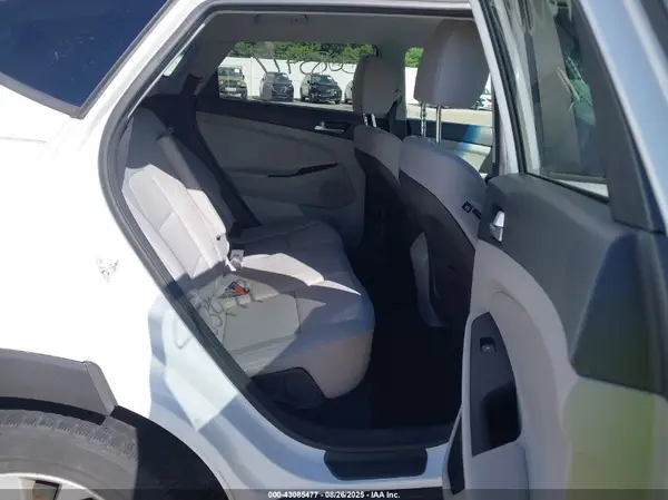 KM8J3CA48MU285877 2021 HYUNDAI TUCSON - Image 8