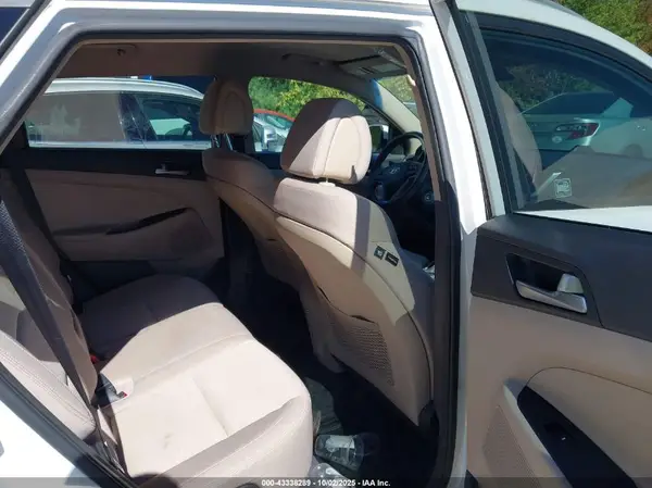 KM8J3CA49GU053020 2016 HYUNDAI TUCSON - Image 8