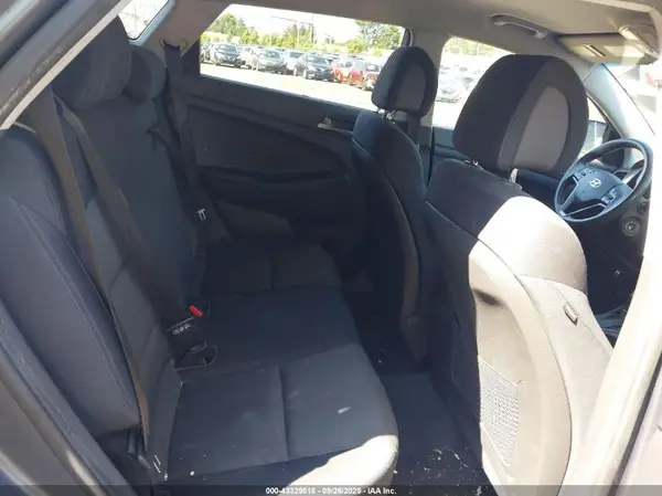 KM8J3CA49GU151660 2016 HYUNDAI TUCSON - Image 8