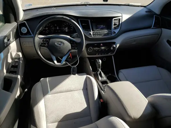 KM8J3CA49HU252103 2017 HYUNDAI TUCSON - Image 8
