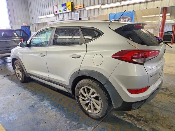KM8J3CA49HU273372 2017 HYUNDAI TUCSON - Image 2