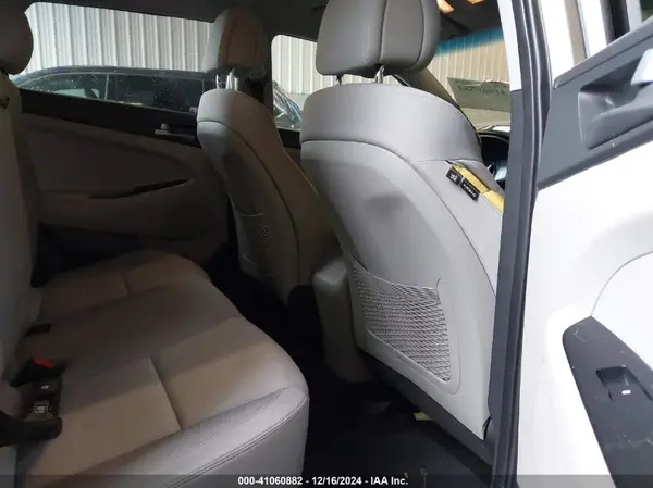 KM8J3CA49HU287840 2017 HYUNDAI TUCSON - Image 8