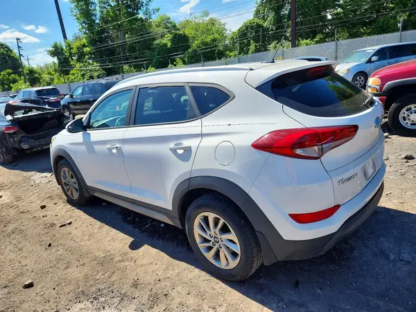 KM8J3CA49HU288552 2017 HYUNDAI TUCSON - Image 2