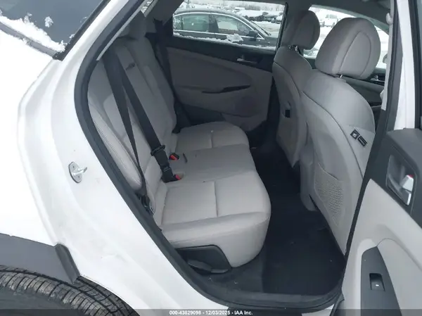 KM8J3CA49HU297459 2017 HYUNDAI TUCSON - Image 8
