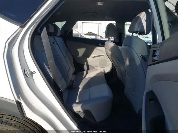 KM8J3CA49HU379241 2017 HYUNDAI TUCSON - Image 8