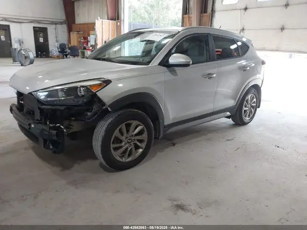KM8J3CA49HU382172 2017 HYUNDAI TUCSON - Image 2
