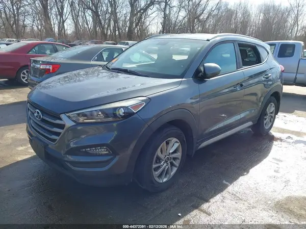 KM8J3CA49HU385217 2017 HYUNDAI TUCSON - Image 2