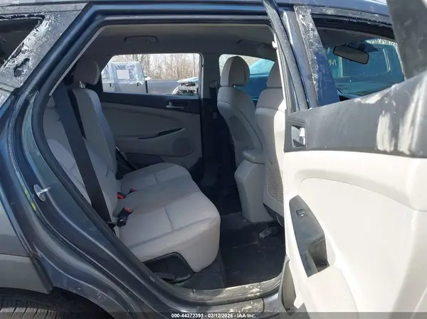 KM8J3CA49HU385217 2017 HYUNDAI TUCSON - Image 8