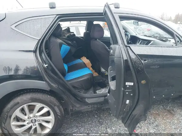 KM8J3CA49HU390479 2017 HYUNDAI TUCSON - Image 8