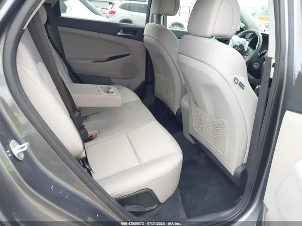 KM8J3CA49HU409600 2017 HYUNDAI TUCSON - Image 8