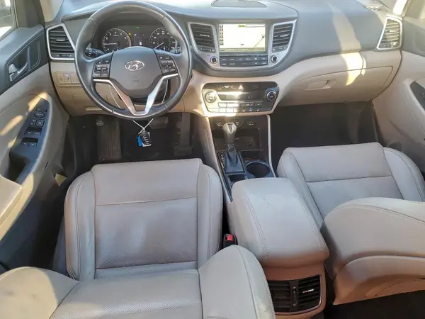 KM8J3CA49HU413985 2017 HYUNDAI TUCSON - Image 8