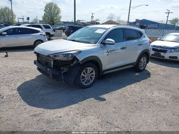 KM8J3CA49HU415672 2017 HYUNDAI TUCSON - Image 2