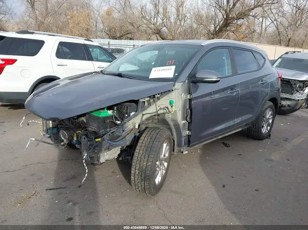 KM8J3CA49HU417311 2017 HYUNDAI TUCSON - Image 2
