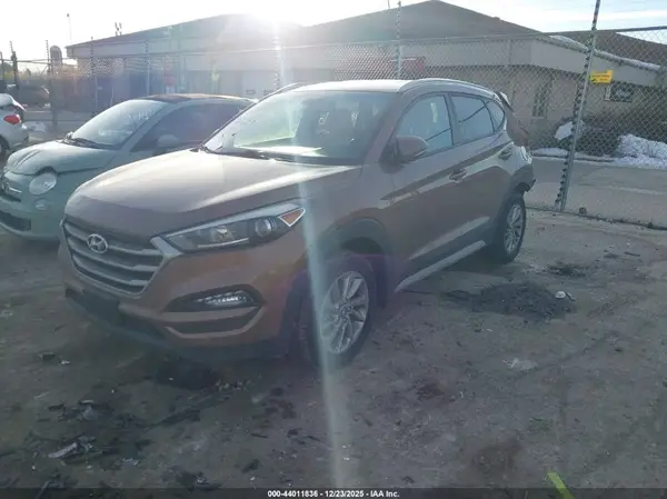 KM8J3CA49HU418801 2017 HYUNDAI TUCSON - Image 2