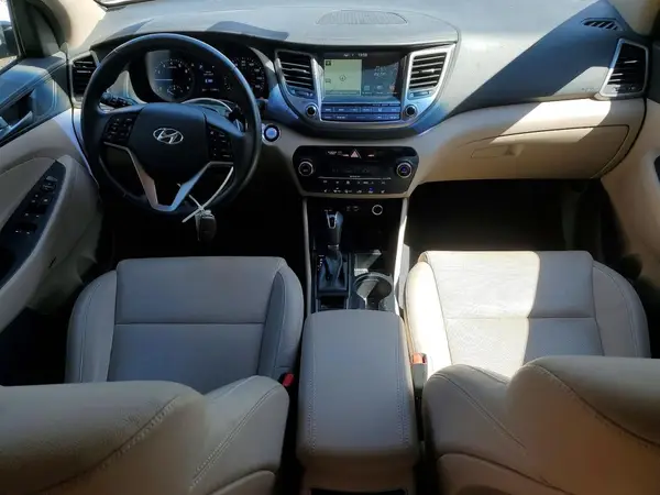 KM8J3CA49HU434934 2017 HYUNDAI TUCSON - Image 8