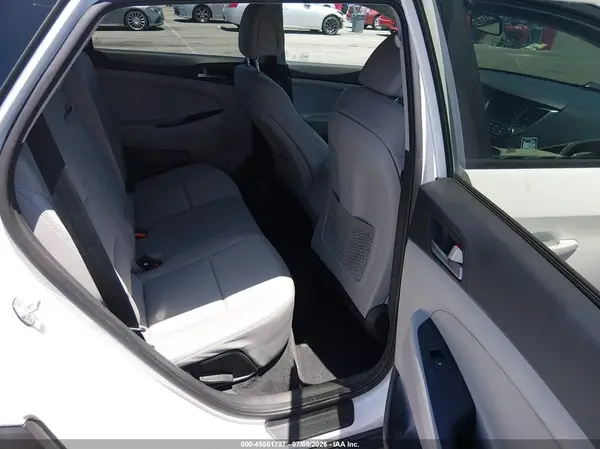 KM8J3CA49HU446565 2017 HYUNDAI TUCSON - Image 8