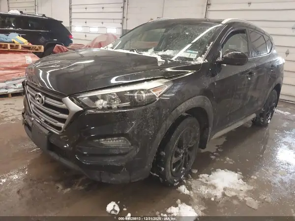 KM8J3CA49HU522592 2017 HYUNDAI TUCSON - Image 2