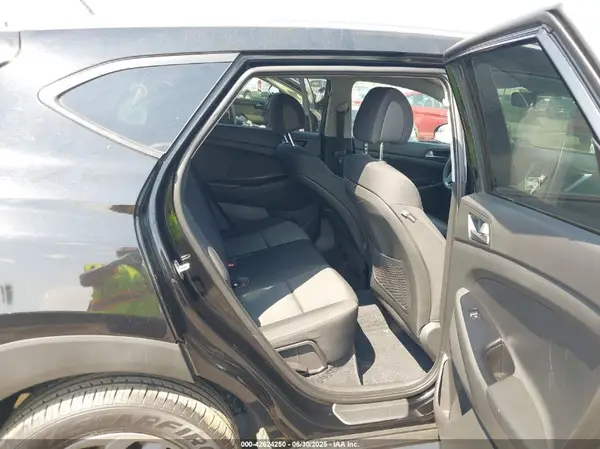 KM8J3CA49HU522687 2017 HYUNDAI TUCSON - Image 8