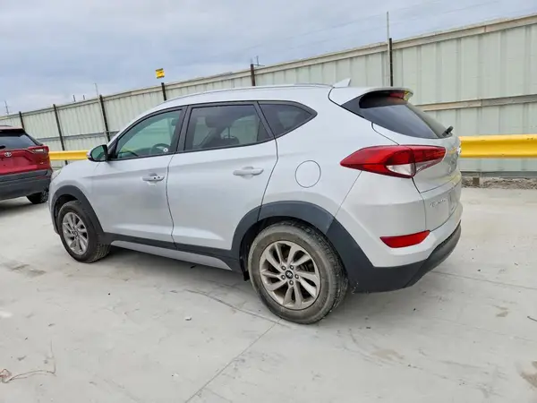 KM8J3CA49HU531079 2017 HYUNDAI TUCSON - Image 2