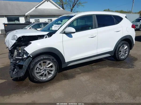 KM8J3CA49HU549369 2017 HYUNDAI TUCSON - Image 2