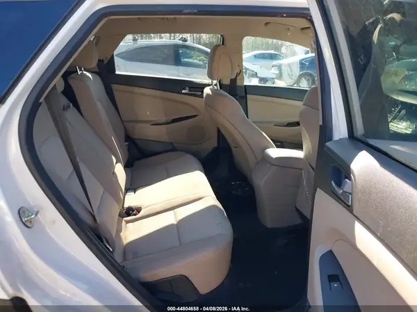 KM8J3CA49HU549369 2017 HYUNDAI TUCSON - Image 8