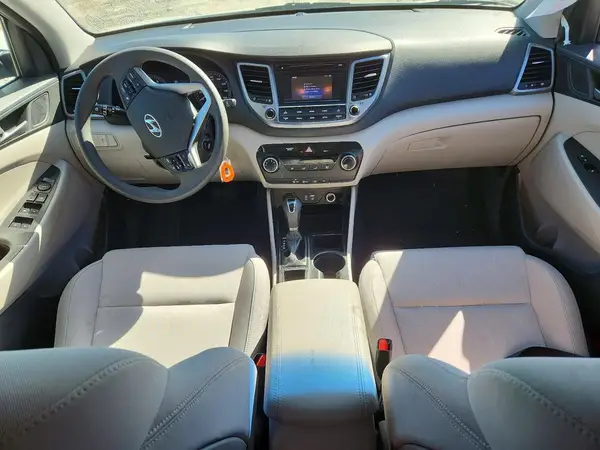 KM8J3CA49HU556757 2017 HYUNDAI TUCSON - Image 8