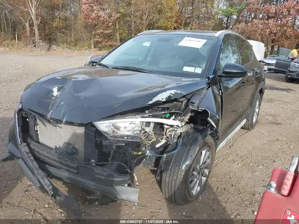 KM8J3CA49HU559108 2017 HYUNDAI TUCSON - Image 2