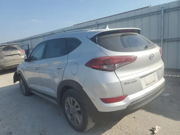 KM8J3CA49HU559271 2017 HYUNDAI TUCSON - Image 2
