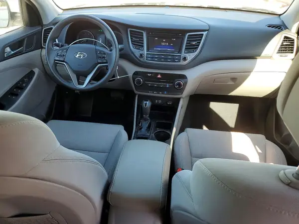 KM8J3CA49HU566429 2017 HYUNDAI TUCSON - Image 8