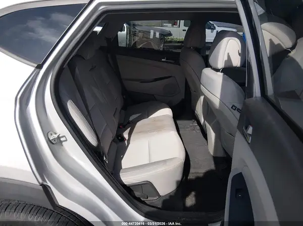 KM8J3CA49JU606644 2018 HYUNDAI TUCSON - Image 8