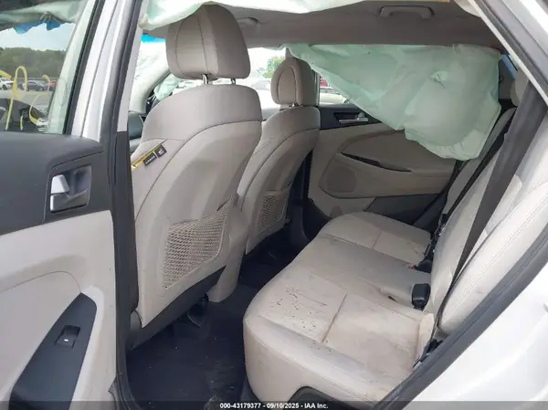 KM8J3CA49JU608216 2018 HYUNDAI TUCSON - Image 8