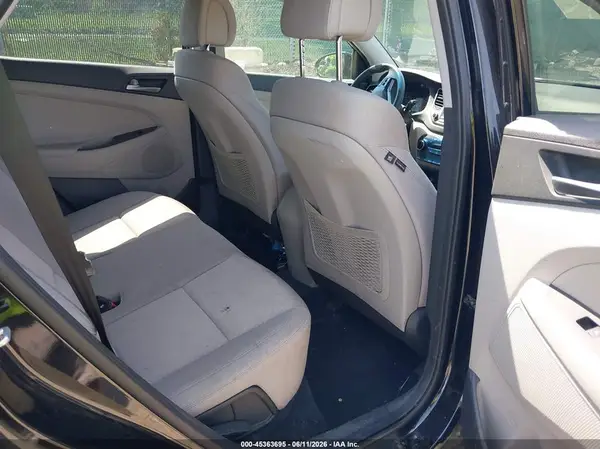 KM8J3CA49JU609012 2018 HYUNDAI TUCSON - Image 8