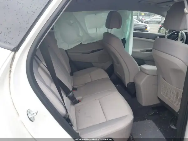 KM8J3CA49JU612217 2018 HYUNDAI TUCSON - Image 8
