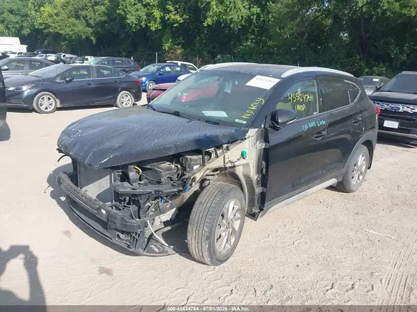 KM8J3CA49JU613190 2018 HYUNDAI TUCSON - Image 2