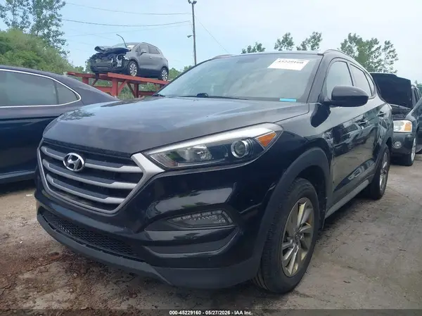 KM8J3CA49JU625274 2018 HYUNDAI TUCSON - Image 2